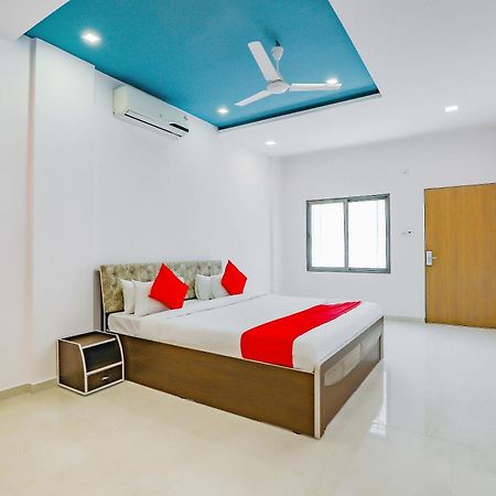 Oyo Hotel Fountain Surat Exterior foto