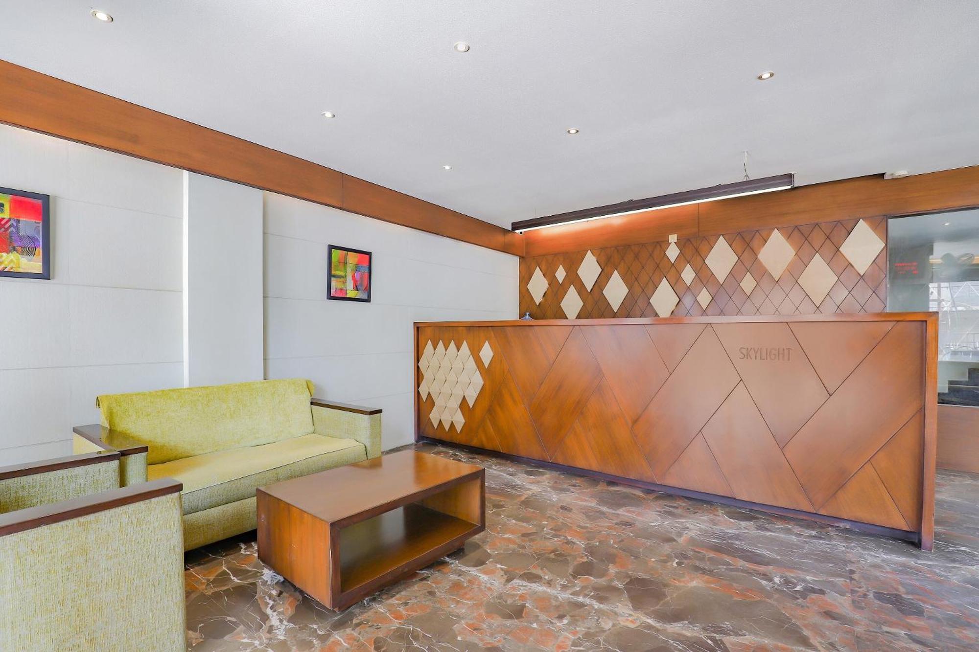 Oyo Hotel Fountain Surat Exterior foto